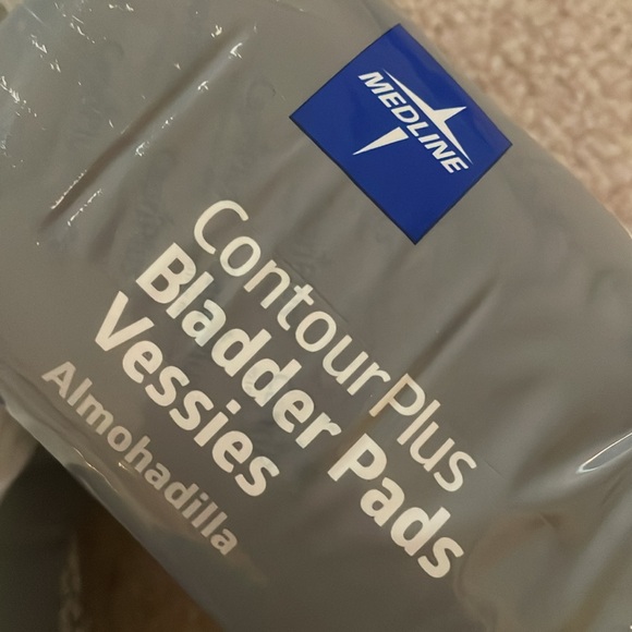 Medline Contour Plus Bladder Control Pads – Moderate Absorbency 56 Total 2 Packs - Picture 5 of 8